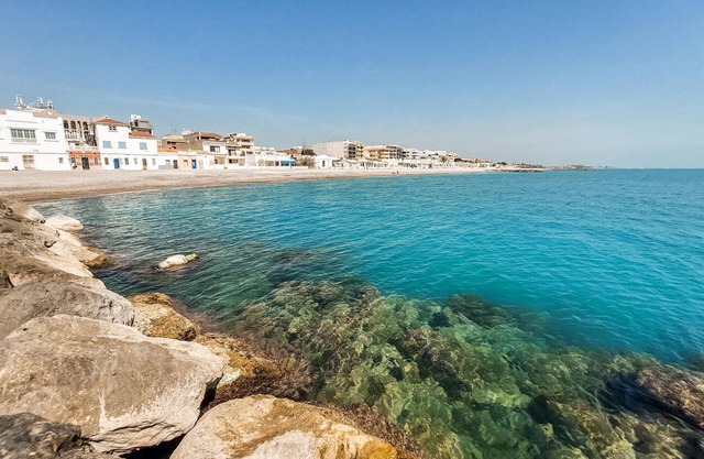 Spend your next holiday in this charming holiday apartment, just a few steps from the beach.