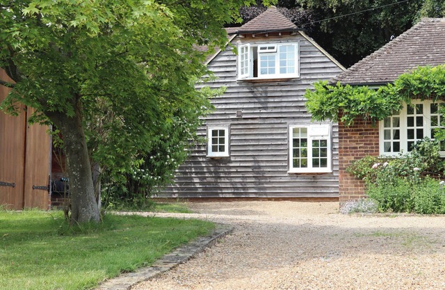 SPINDLEWOOD COTTAGE, character holiday cottage in Hawkhurst