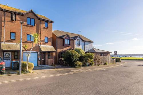 Spinnaker House-with Tesla Electric Charging Point