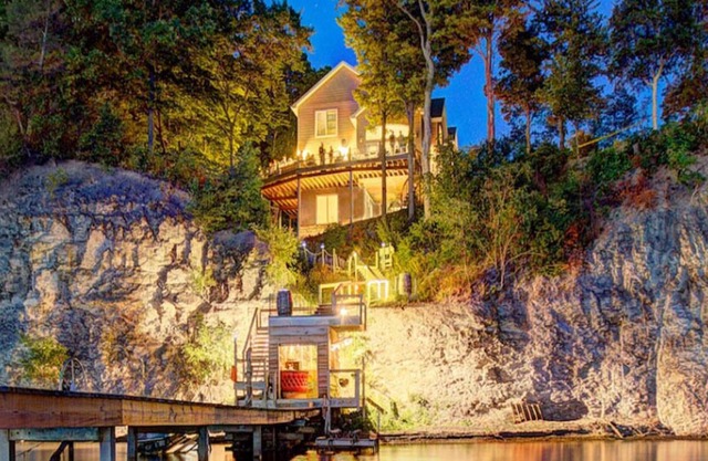 Springen Sie in die Finger Lakes in Locke's Glen - Heimat der Millionen-Dollar-Sonnenuntergänge!