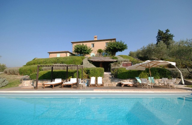 Splendid 17th Century Farmhouse. Pool, wonderful Pergola, panoramic garden