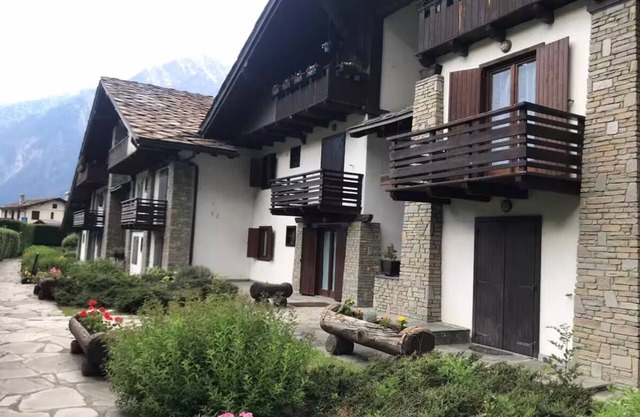 Splendid Accommodation with Garden View of Mont Blanc