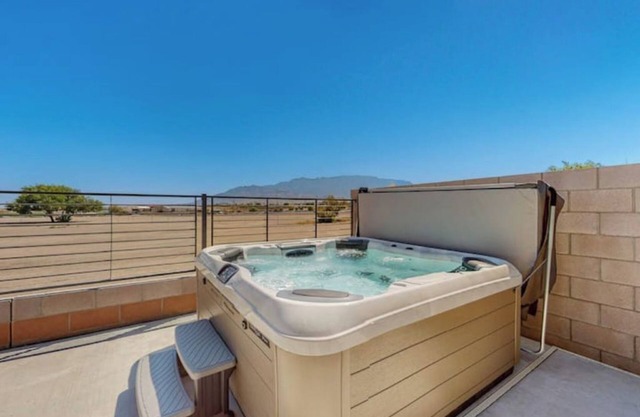 Splendid Balloon Fiesta House w/Hot Tub