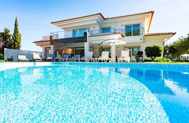Herrliche Villa in Cascais | 5 Schlafzimmer | Villa Chantal | Privater Pool | Spielzimmer | Fitnessb