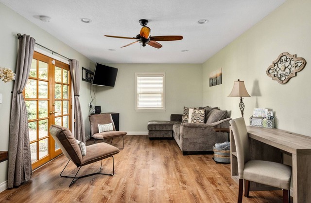 Splendid Location, Single Level, Pet Friendly, Huge Fenced Yard, BBQ, Games, Next to School Fields