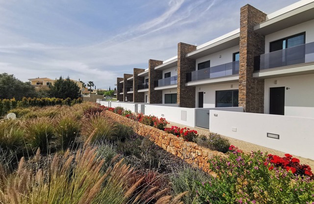 Splendid new house with sea view