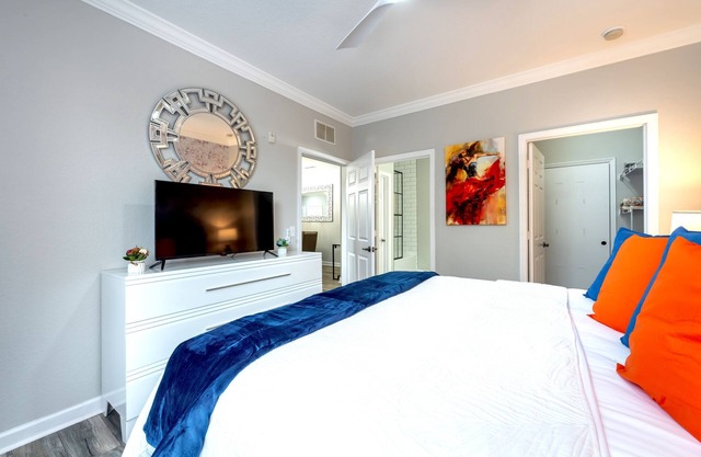 Splendid Renovated 2 + 2 Condo Near Disney with Amazing Amenities