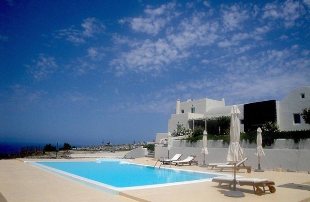 Splendid Santorini Villa | 5 Bedrooms | Villa Buena Vista | Private Pool with Jacuzzi Jets | Pool Bar | Ideal for Groups | Akrotiri