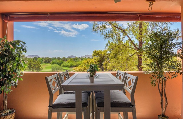 Splendid Top Floor Condo. Spectacular Views! Fantastic Neighborhood!