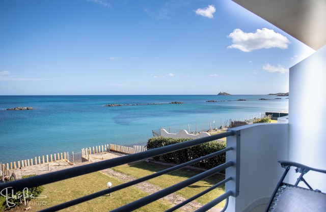 Herrlicher Blick auf das glitzernde Meer
