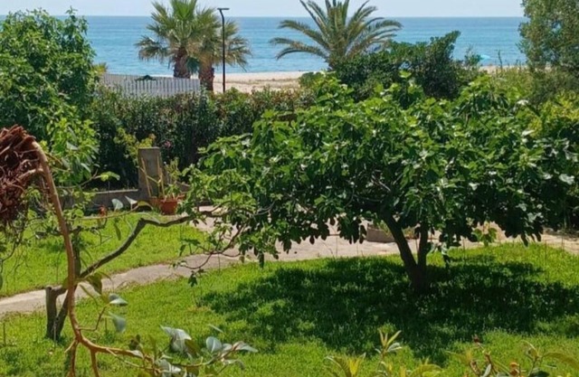 Splendida casa di fronte al mare con giardino