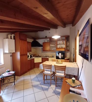 Splendida Mansarda, aria condizionata "ALLE MURA DEL CASTELLO 2 Stefano e Paola Marchesini"