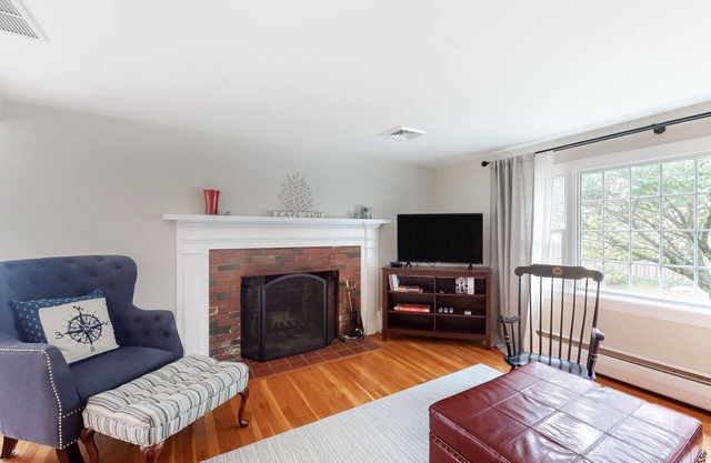 Split-level home near the beach with WiFi, furnished deck & central AC