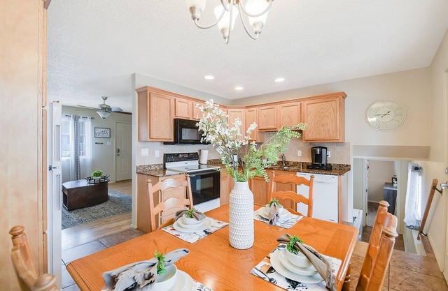Split Level Luxury Luciana Near the Foothills