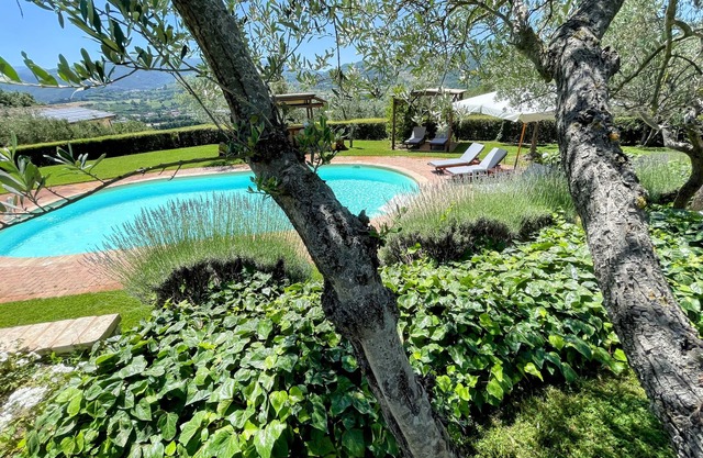 SPOLETO TRANQUILITA + POOL. SCHLAFEN 20. ZENTRALSPOLETO. 15 MINUTEN