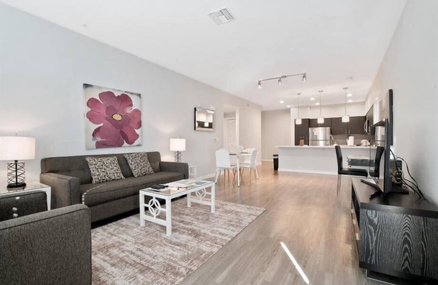 Sports Lounge w/ bar | Heated Pool & Spa | Redwood City Downtown