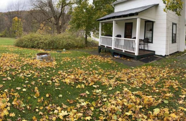 Sportsman Cottage - Raystown Lake Vacation Rentals, Aunt Susie's