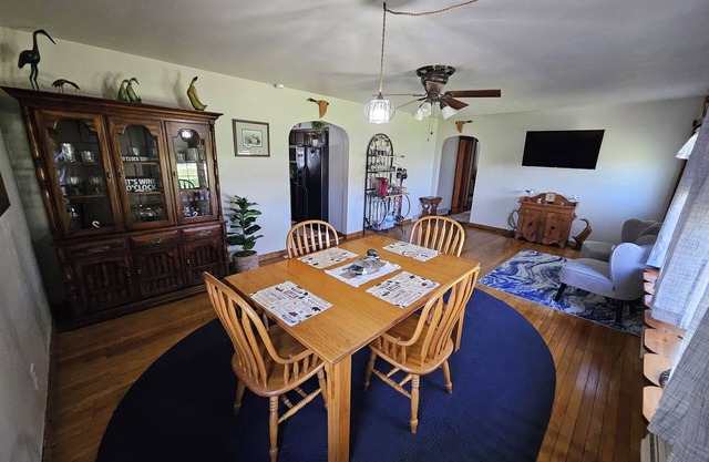Sportsman’s Hideaway- Cozy 3 bedroom home less than 2 miles from Bass Lake!
