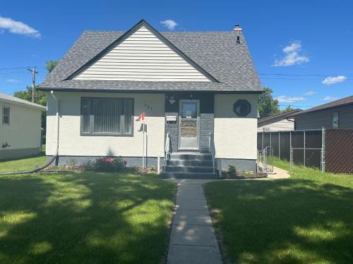 Spotless 2 Bedrooms Suite 2 in Winnipeg