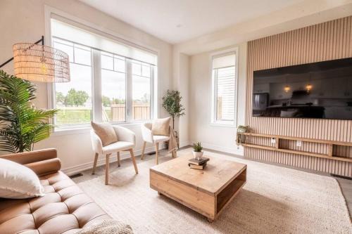 Spotless 5 bed and 4 bath with Wi-Fi and 1hr to Niagara