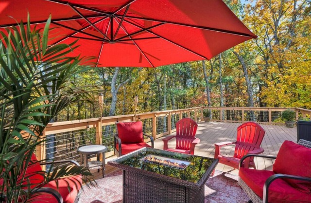 Sprawling Gem w/Bar, Game Rooms, Sauna & Firepit