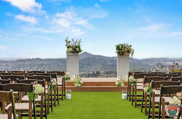 Hilltop Summer Escape: Pool, Spa & Sleeps 30!
