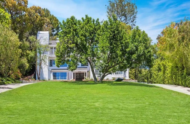 Sprawling Old Agoura Estate w/ Heated Pool & HotTub