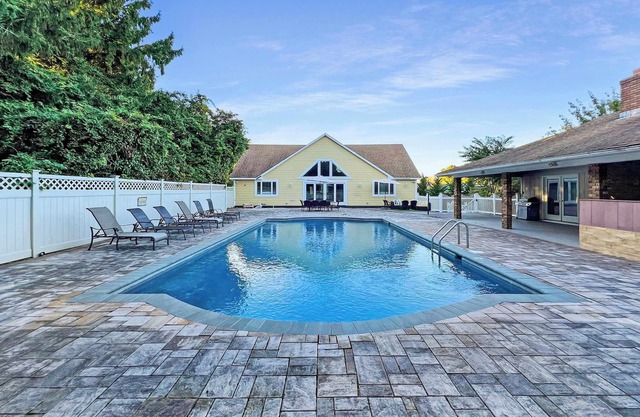 Ausgedehntes Haus in Southampton mit Pool und Whirlpool und Platz für die ganze Familie