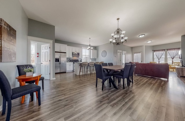 Spread out - Renovated 5BR+Loft, Sleeps 12+