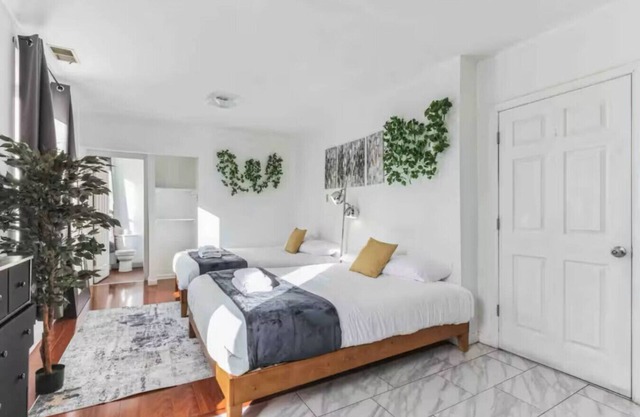 Spring Garden | Small & Cozy Studio Sleeps 4