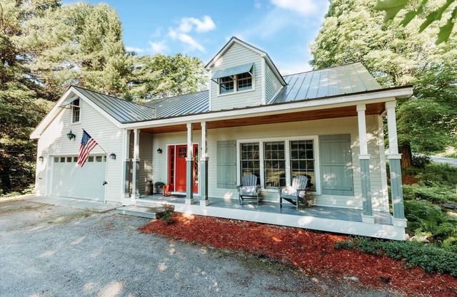 Spring Hiking Minutes to White Face-Hot Tub-Coffee Bar-Parlor Games-Dog Friendly