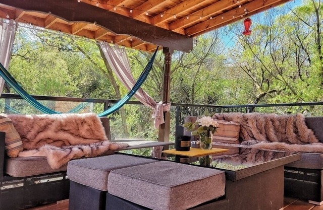 Spring is Here! 6ft Tub. Private Deck Bird Sanctuary. Pet Friendly.