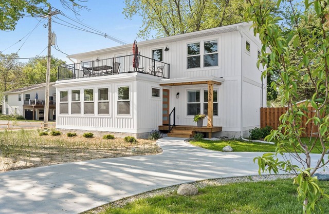 Spring Lake cottage with hot tub, private waterfront and views, boat dock