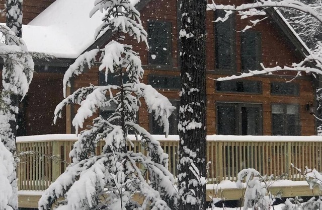 Inbegriff Hütte im Wald! Premier Bethel, Gemeinde am Flussufer von Maine!