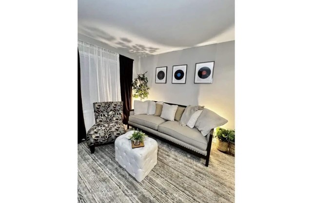 Spring Townhome mins to Six Flags Truist Park ATL