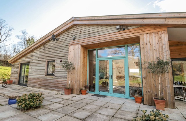 SPRINGFIELD FARM, pet friendly, with a garden in Halwell
