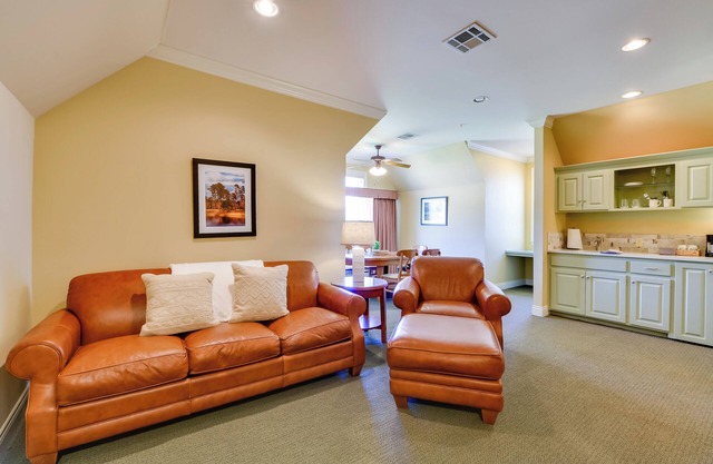 Springfield Studio Rental w/ Golf Course View!