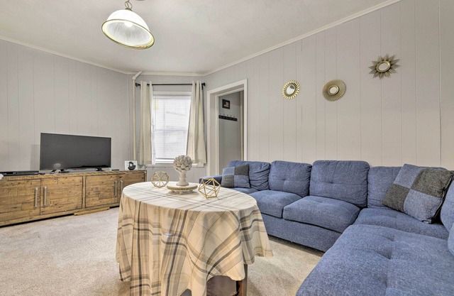 Springfield Vacation Rental: 1 Mi to Downtown