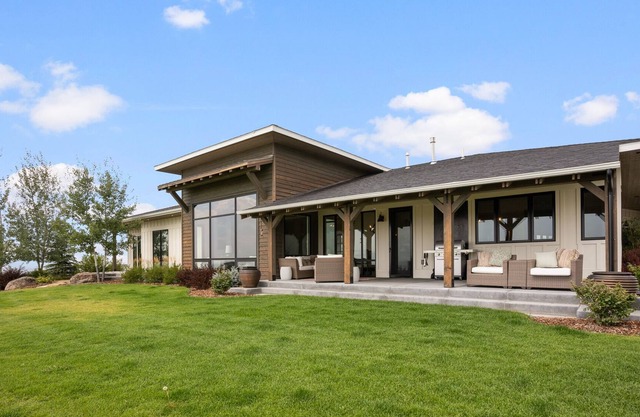 Springhill Reserve Retreat - Luxury Home with Huge Gallatin Valley Views