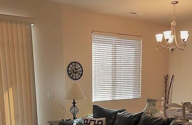 Springs 2 bed/2 bath with Balcony Patio!