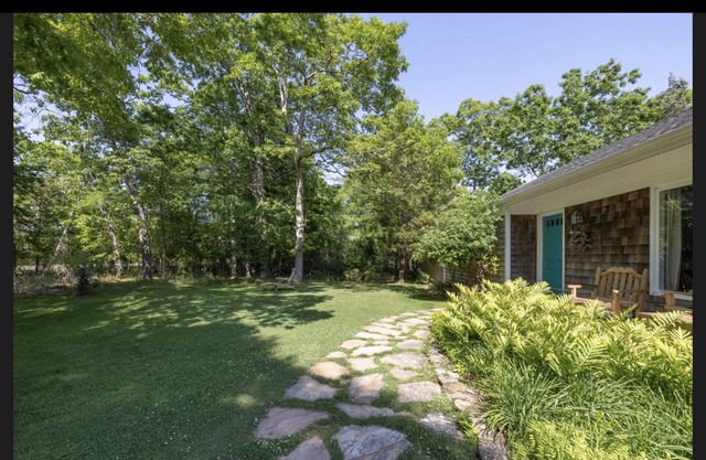 Springs / Amagansett area. Walk to bay. Private / 4 bedrooms