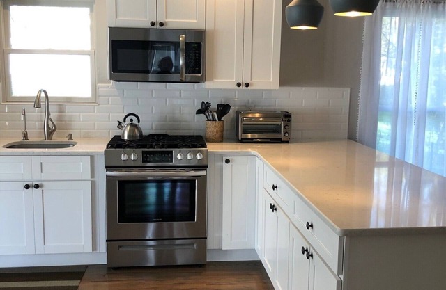 Springs Renovated Contemporary House - Fall 2021