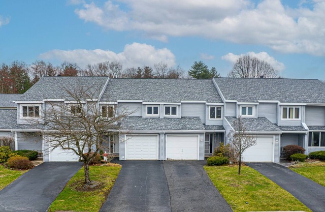 Springs Townhome with Community Pool!