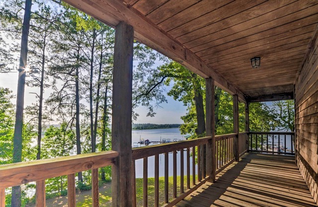 NEW! Springville Cabin on Kentucky Lake w/ Deck!