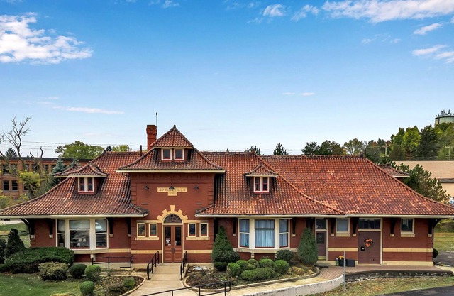 Springville Depot Inn - Suite with Private Yard!