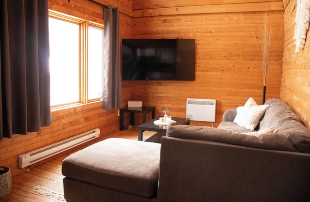 Spruce 3 Br Chalet on the Lake | Gracefield