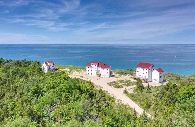 Lake Bluff Preserve Spruce Cottage für 22 Personen mit Blick auf den Michigansee bei Sonnenuntergang