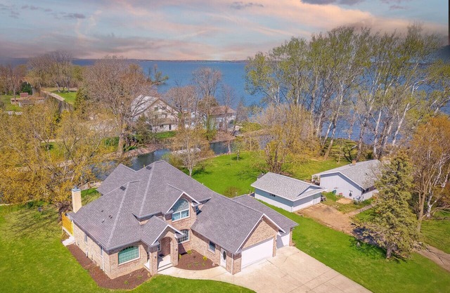 Spruce Channelview Oasis - Waterfront-8beds-Games