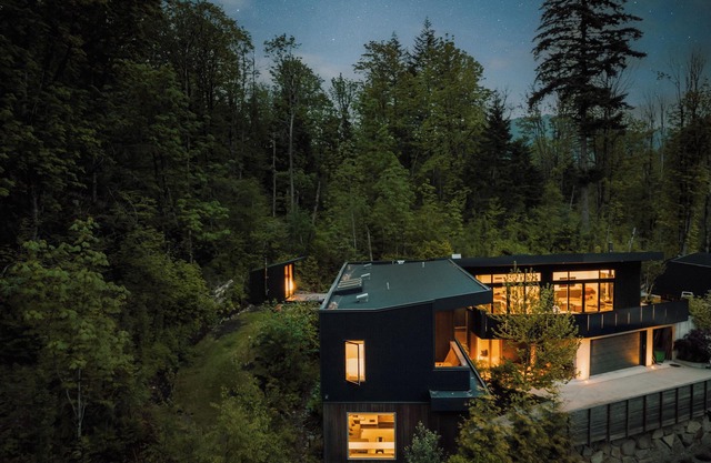 Squamish Mountain-view Suite