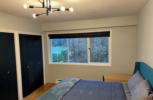 Squamish retreat! 45 min drive to Whistler. Sleeps 8. Walk to Shops & Dining.